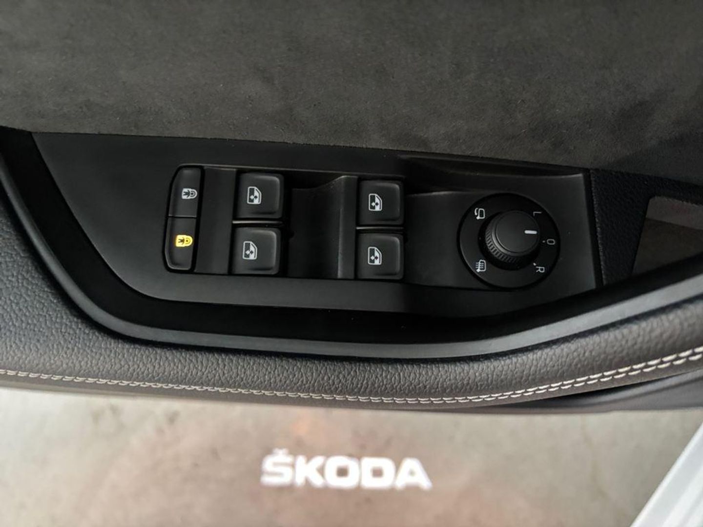 Skoda Superb Combi 1.4 TSI iV P-HEV SportLine DSG 160 kW (218 CV)