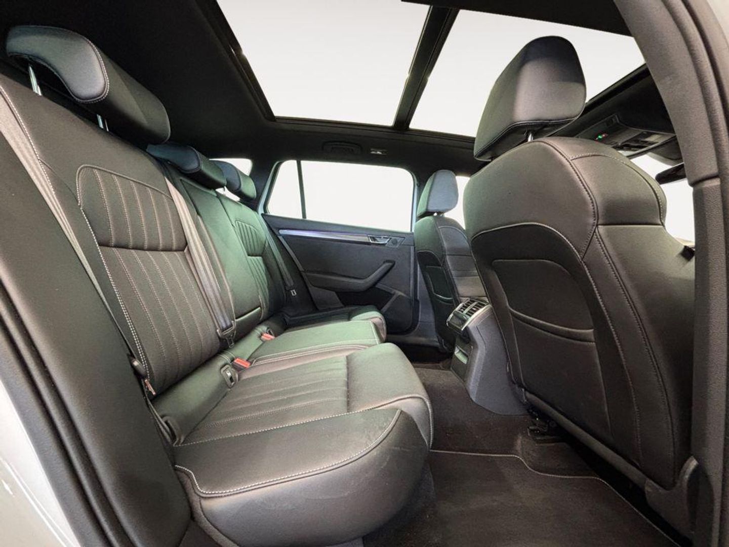 Skoda Superb Combi 1.4 TSI iV P-HEV SportLine DSG 160 kW (218 CV)