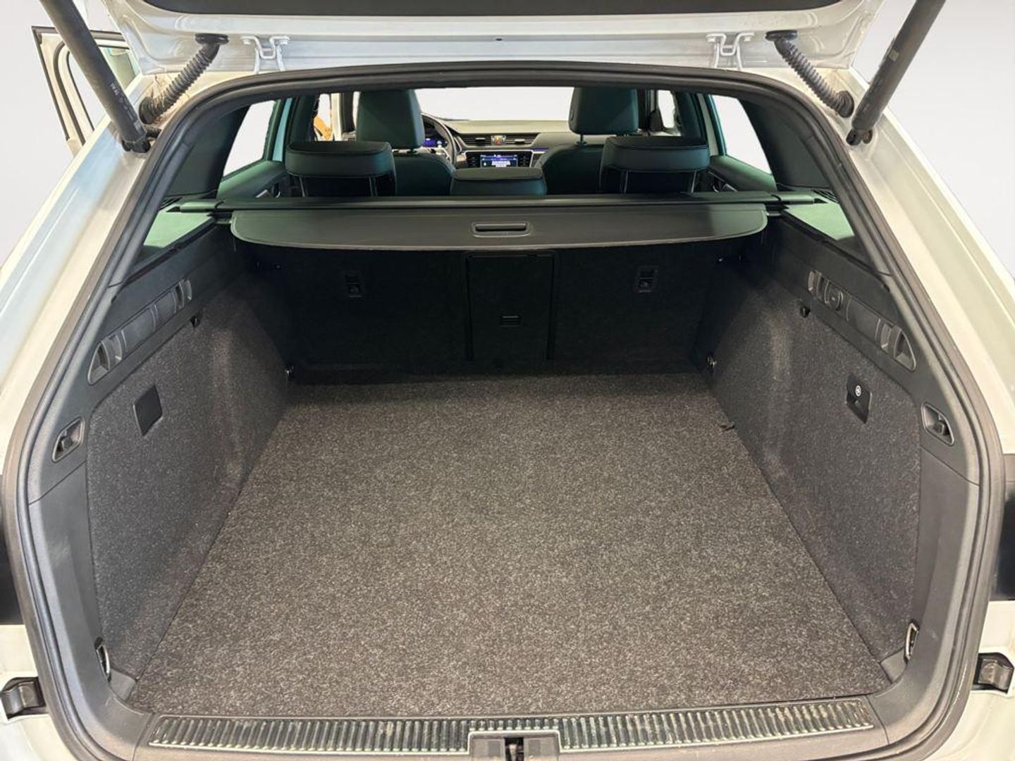 Skoda Superb Combi 1.4 TSI iV P-HEV SportLine DSG 160 kW (218 CV)