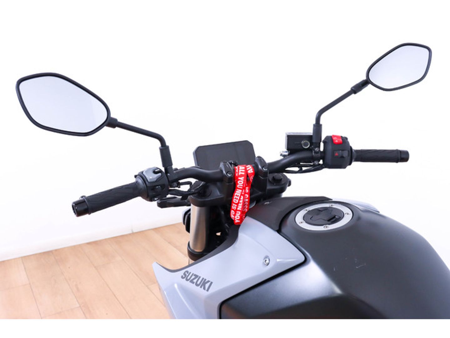 Suzuki GSX-8S