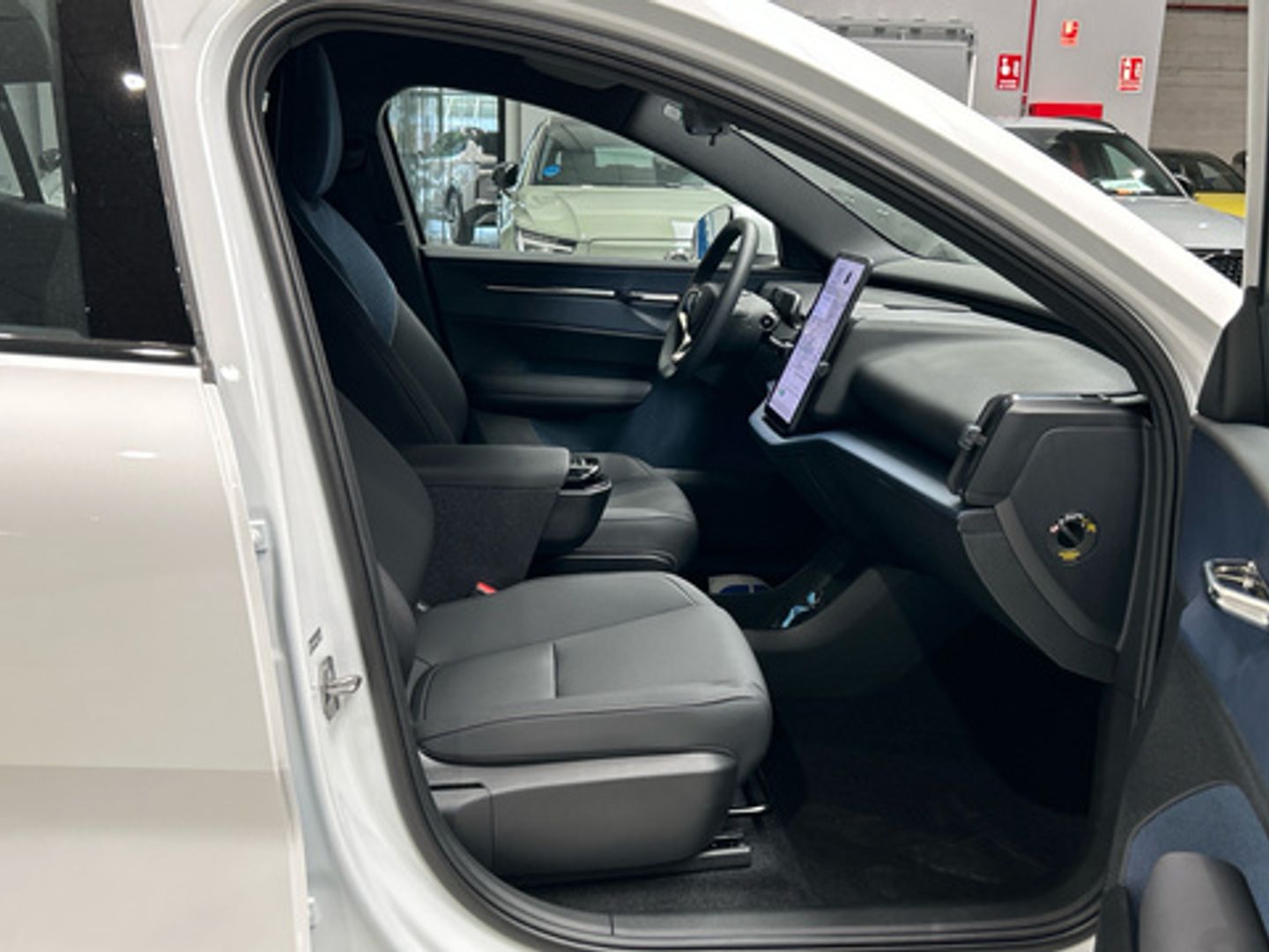 Volvo EX30 Single Motor Extended Range Core Auto 200 kW (272 CV)