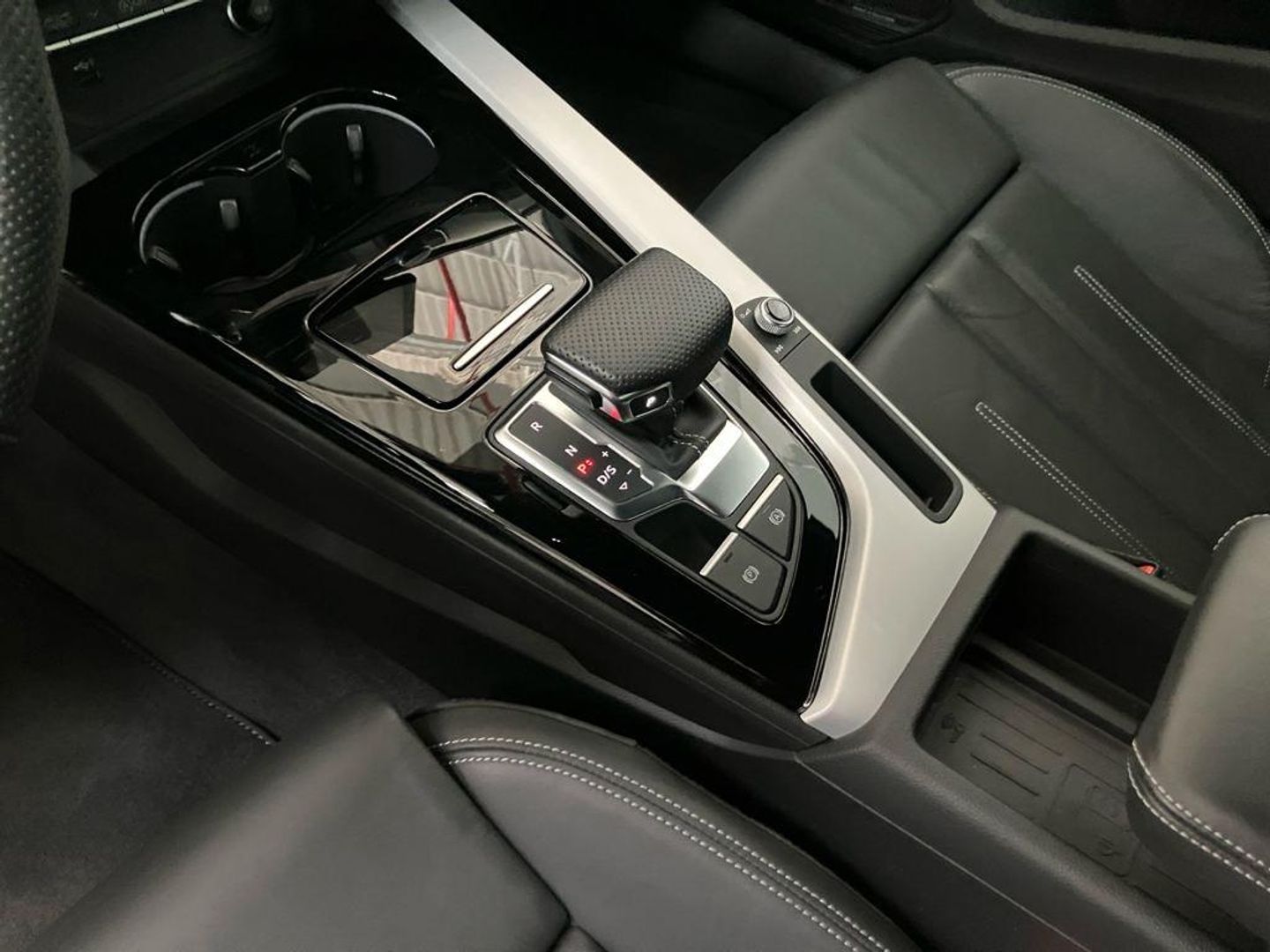 Audi A4 Black line 35 TFSI 110 kW (150 CV) S tronic Blanco Sedan