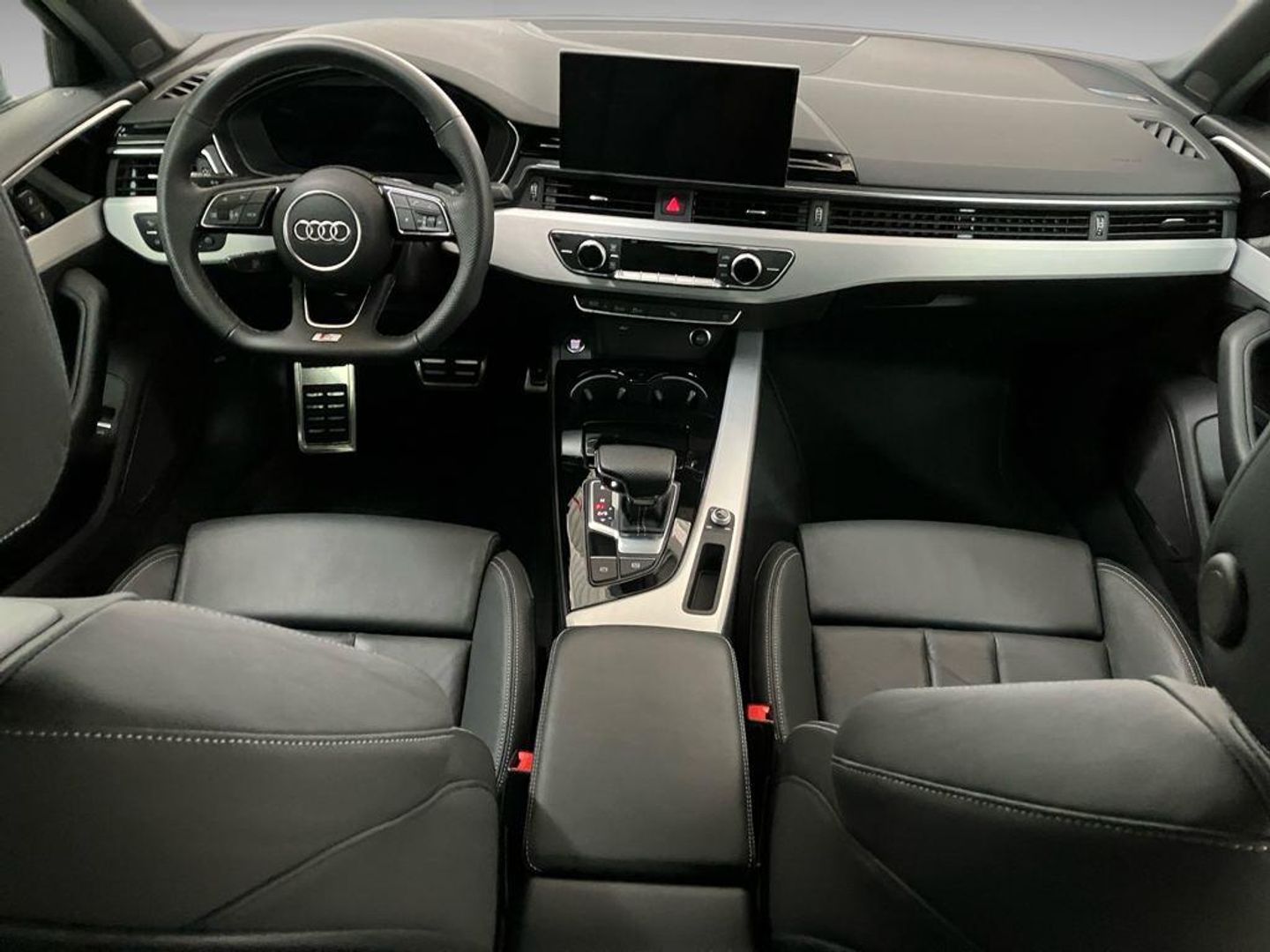Audi A4 Black line 35 TFSI 110 kW (150 CV) S tronic Blanco Sedan