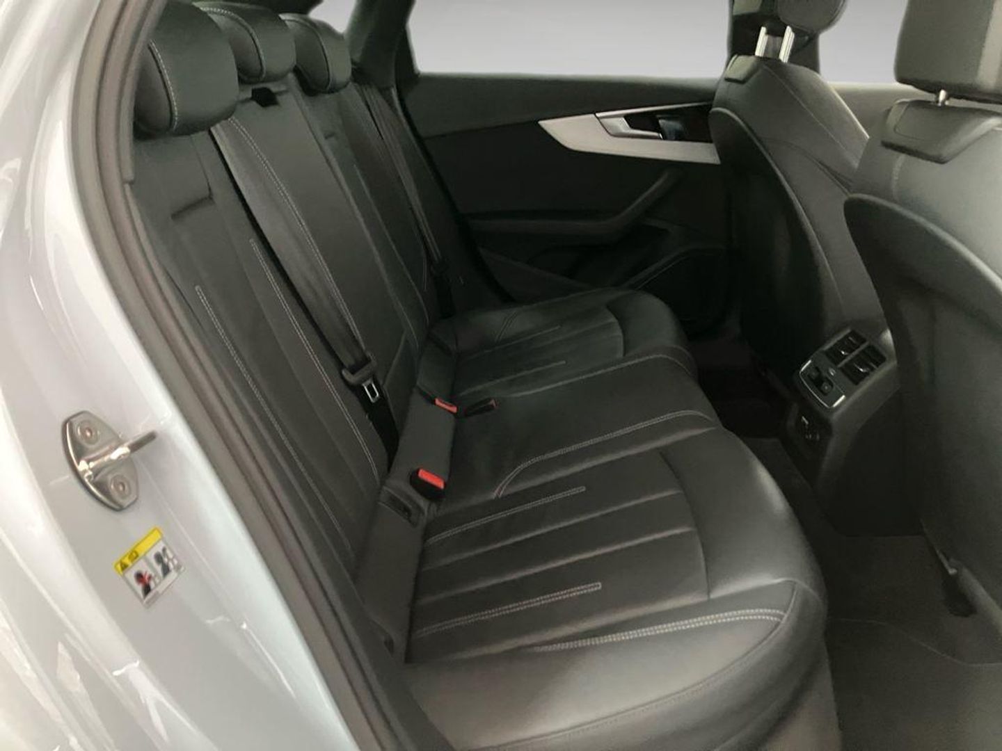 Audi A4 Black line 35 TFSI 110 kW (150 CV) S tronic Blanco Sedan