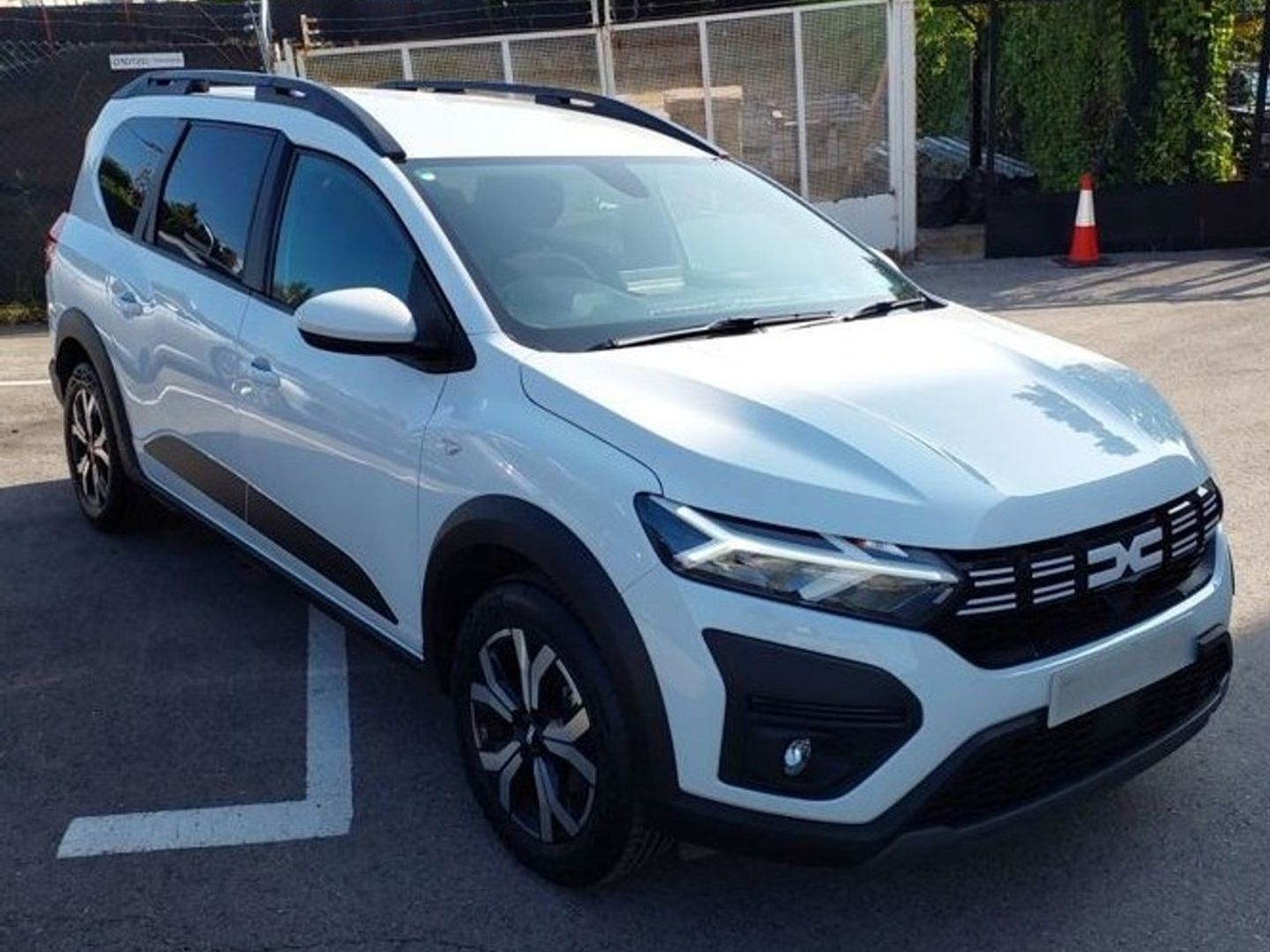 Dacia Jogger Expression TCe 7 plazas 81 kW (110 CV) Blanco Familiar
