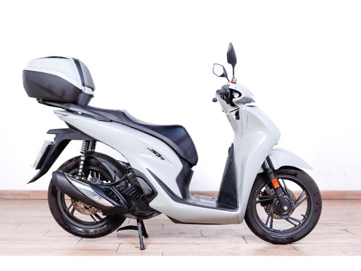 Honda SH125i Blanco Motorcycle