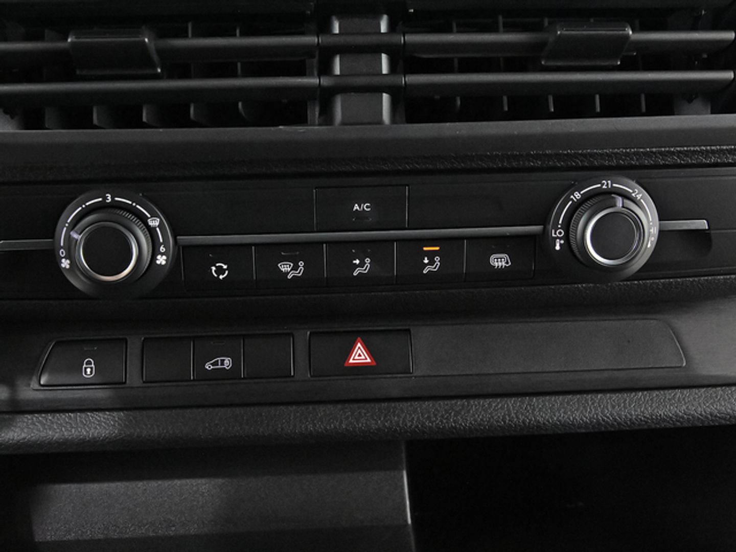 Peugeot Expert Furgon BlueHDi 120 S&S Standard 88 kW (120 CV) Gris Industrial