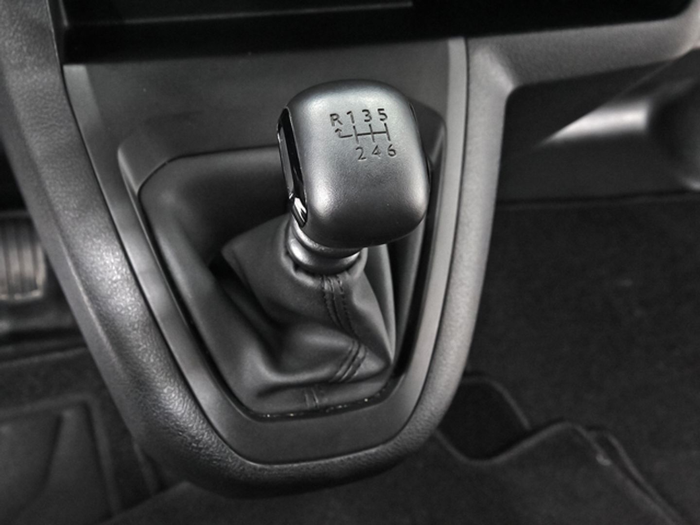 Peugeot Expert Furgon BlueHDi 120 S&S Standard 88 kW (120 CV) Gris Industrial