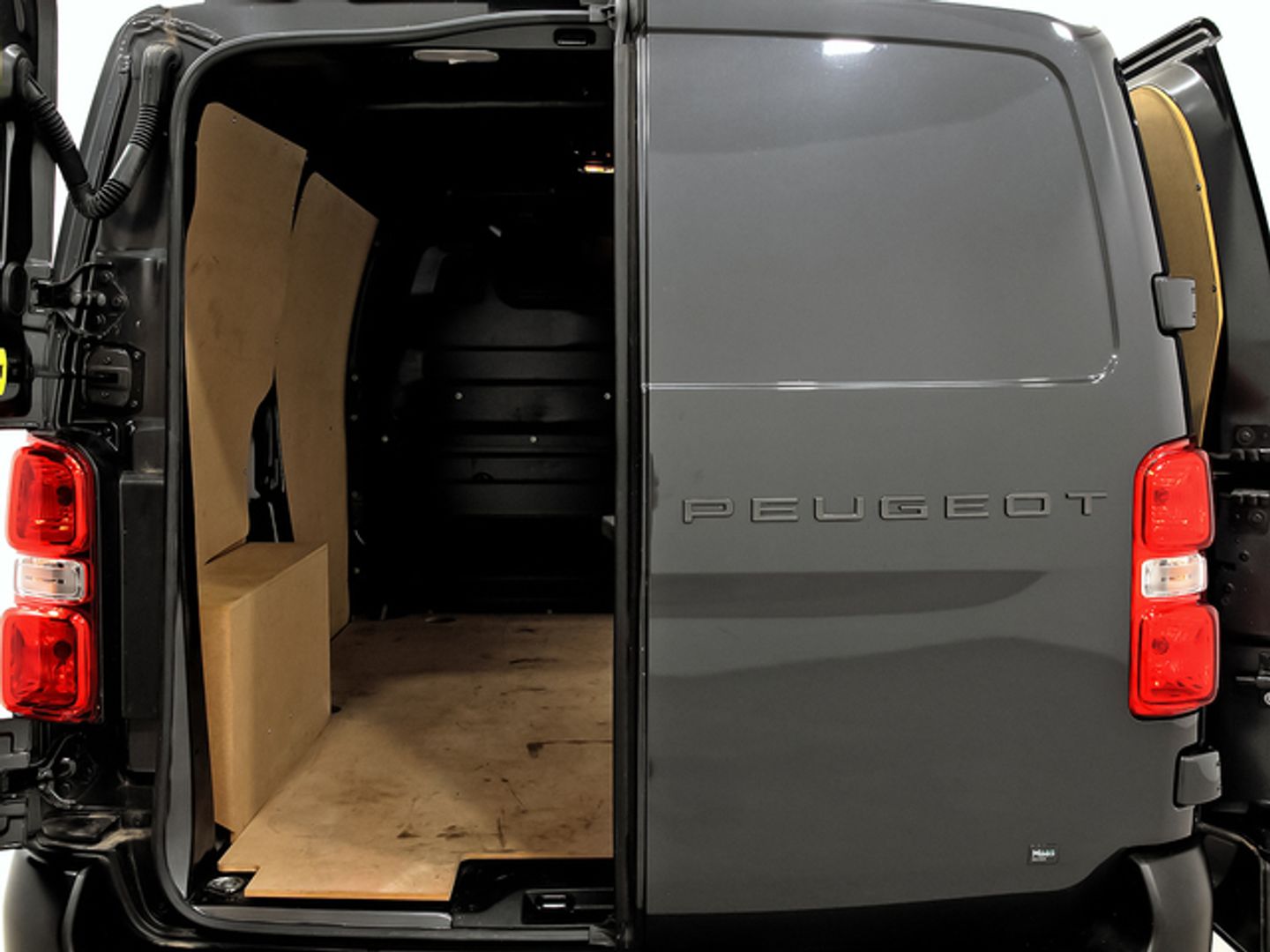 Peugeot Expert Furgon BlueHDi 120 S&S Standard 88 kW (120 CV) Gris Industrial