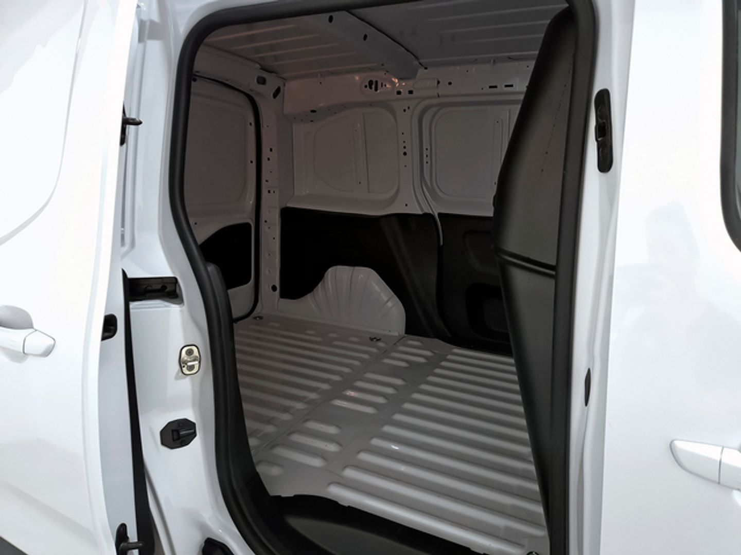 Peugeot Partner Furgon BlueHDi 100 Standard 600kg 75 kW (102 CV)