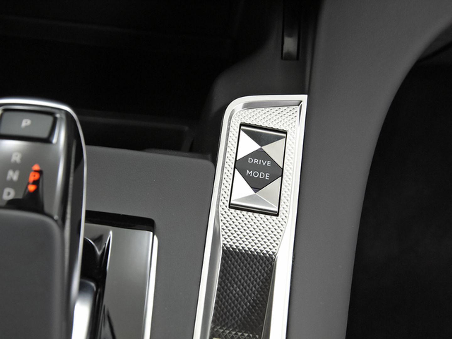 DS DS7 BlueHDi 130 Rivoli Auto 96 kW (130 CV)