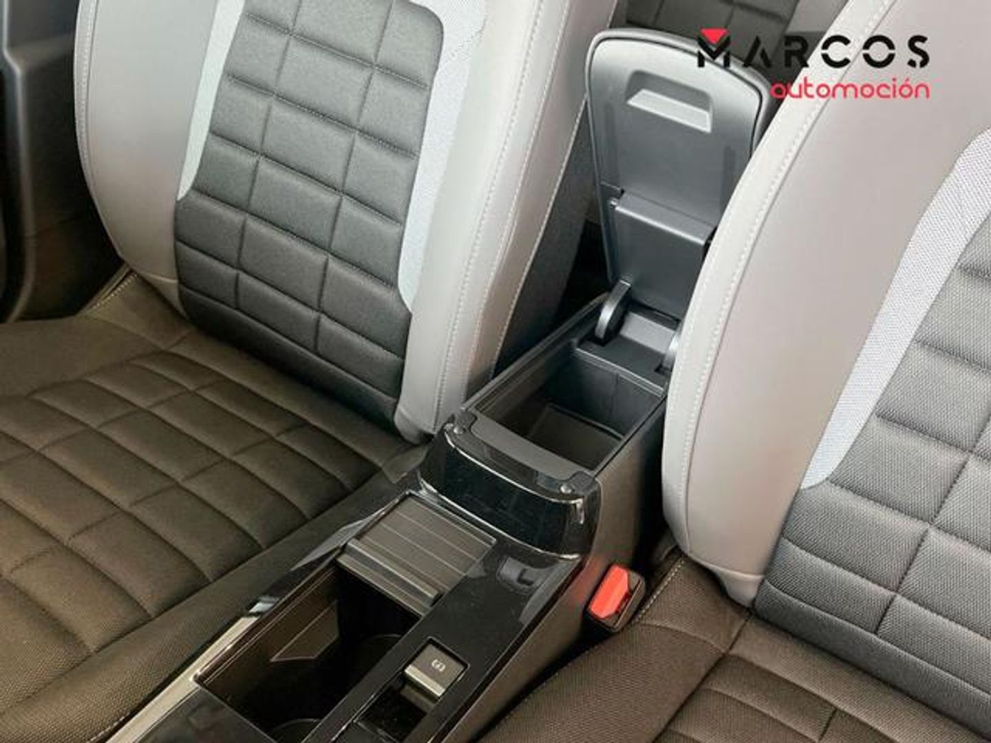 Citroen C4 Hybrid 145  Business Edition e-DCS6 07 kW (145 CV)