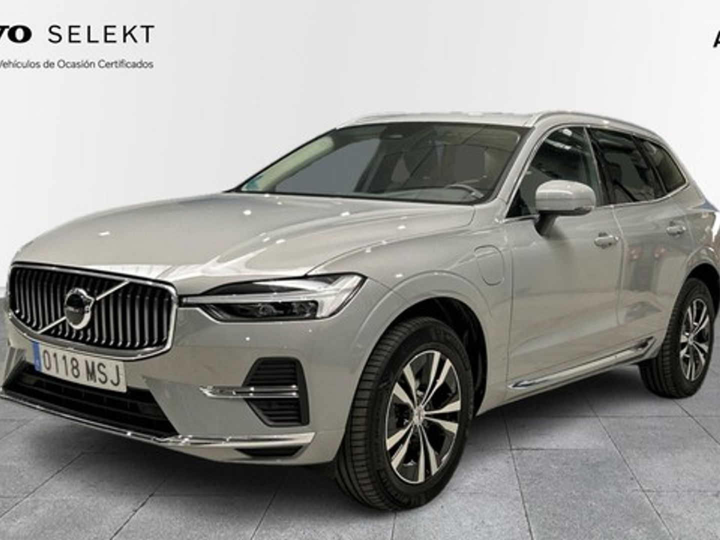 Volvo XC60 T6 Recharge Core AWD Auto 257 kW (350 CV) Gris All Terrain / Pick-up