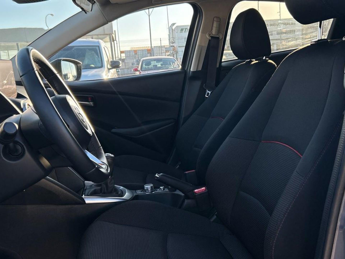 Mazda Mazda 2 1.5 G e-SKYACTIV Homura 66 kW (90 CV) Gris Sedan