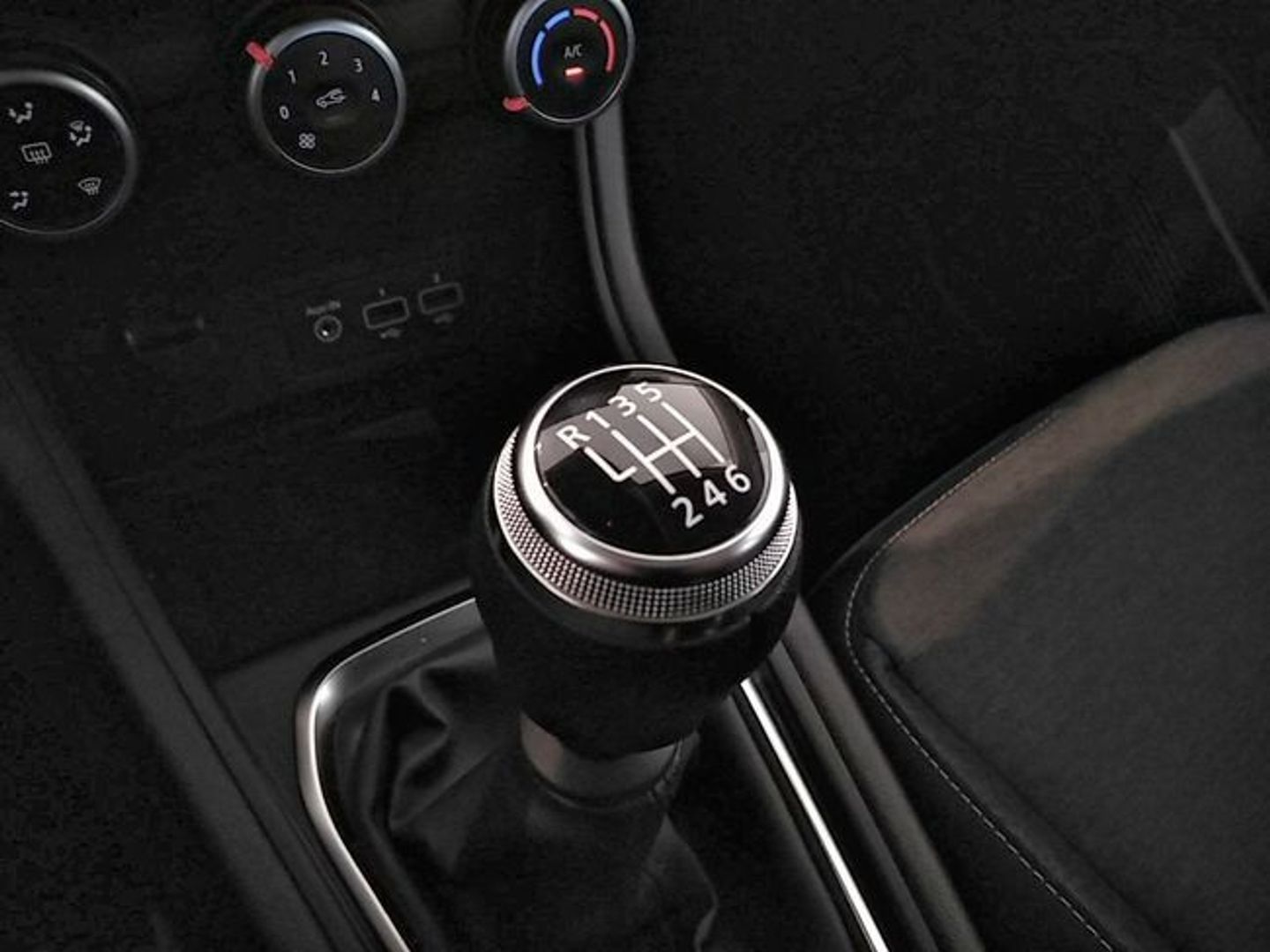 Renault Captur Equilibre TCe 66 kW (90 CV)