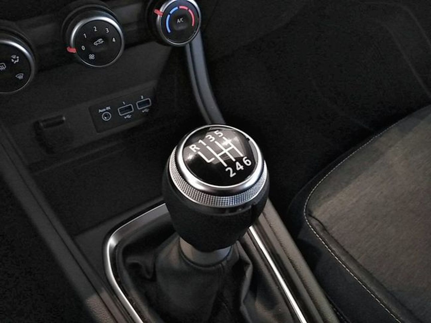 Renault Captur Equilibre TCe 66 kW (90 CV)