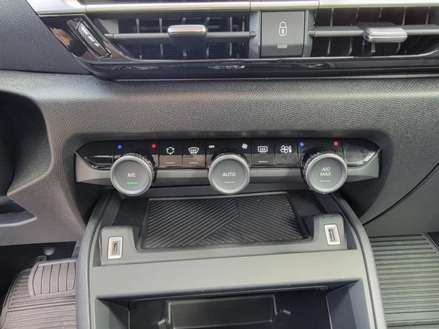 Citroen C4 Hybrid 145 Plus e-DCS6 107 kW (145 CV)
