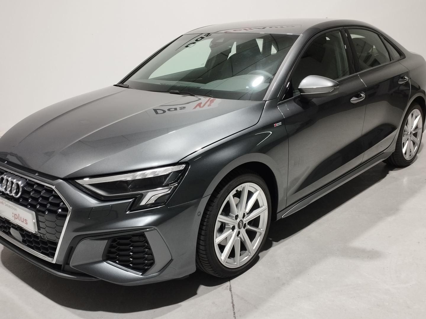 Audi A3 Sedan S line 30 TFSI 81 kW (110 CV) S tronic Gris Sedan