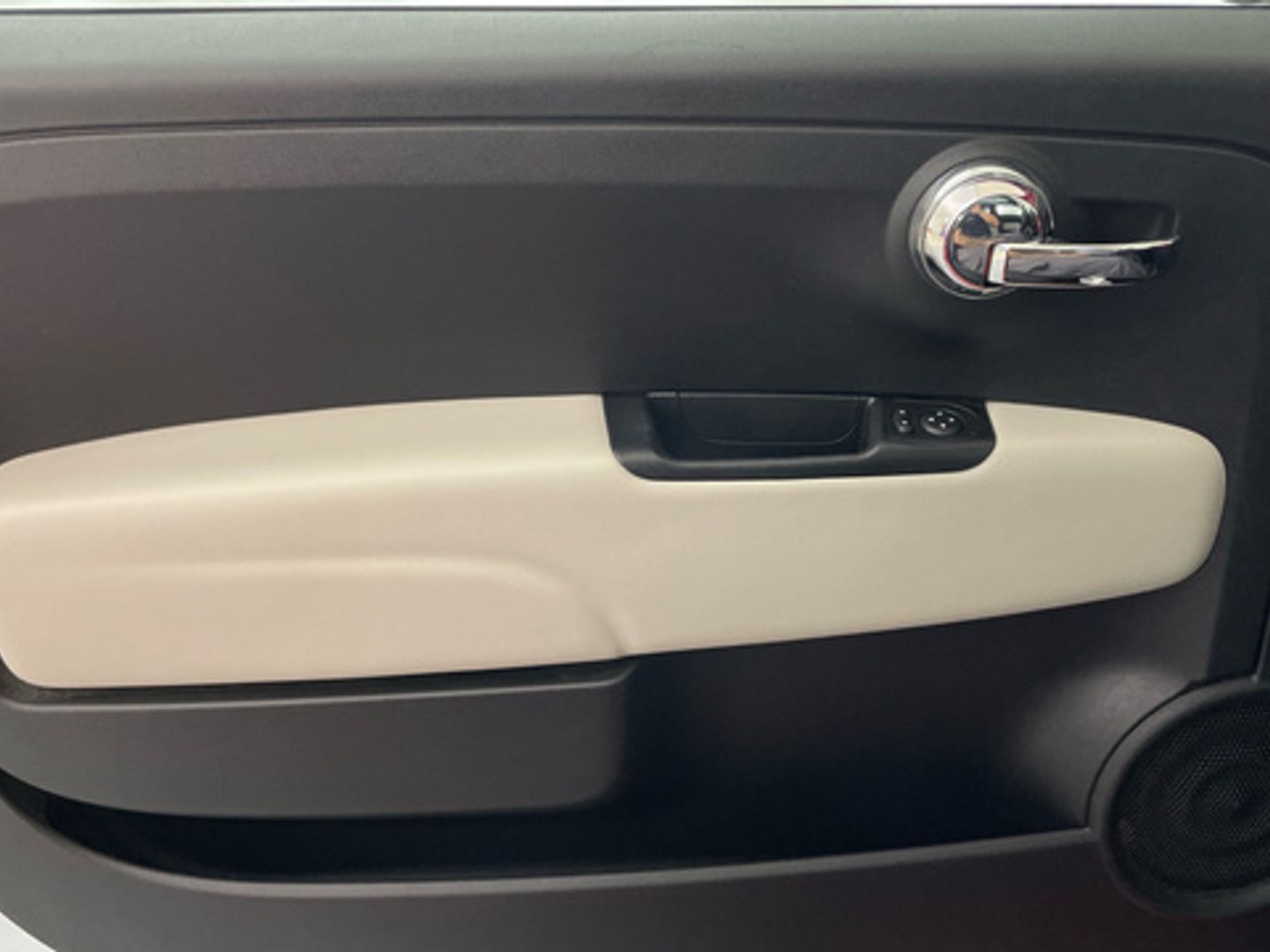 Fiat 500 1.0 Hybrid Dolcevita 51 kW (70 CV)