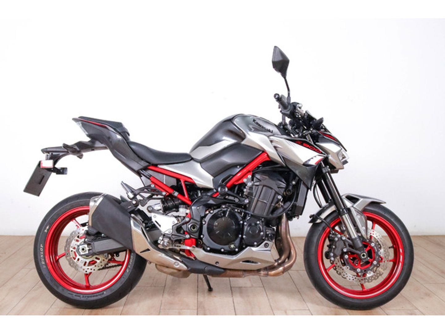Kawasaki Z900 Gris Motorcycle