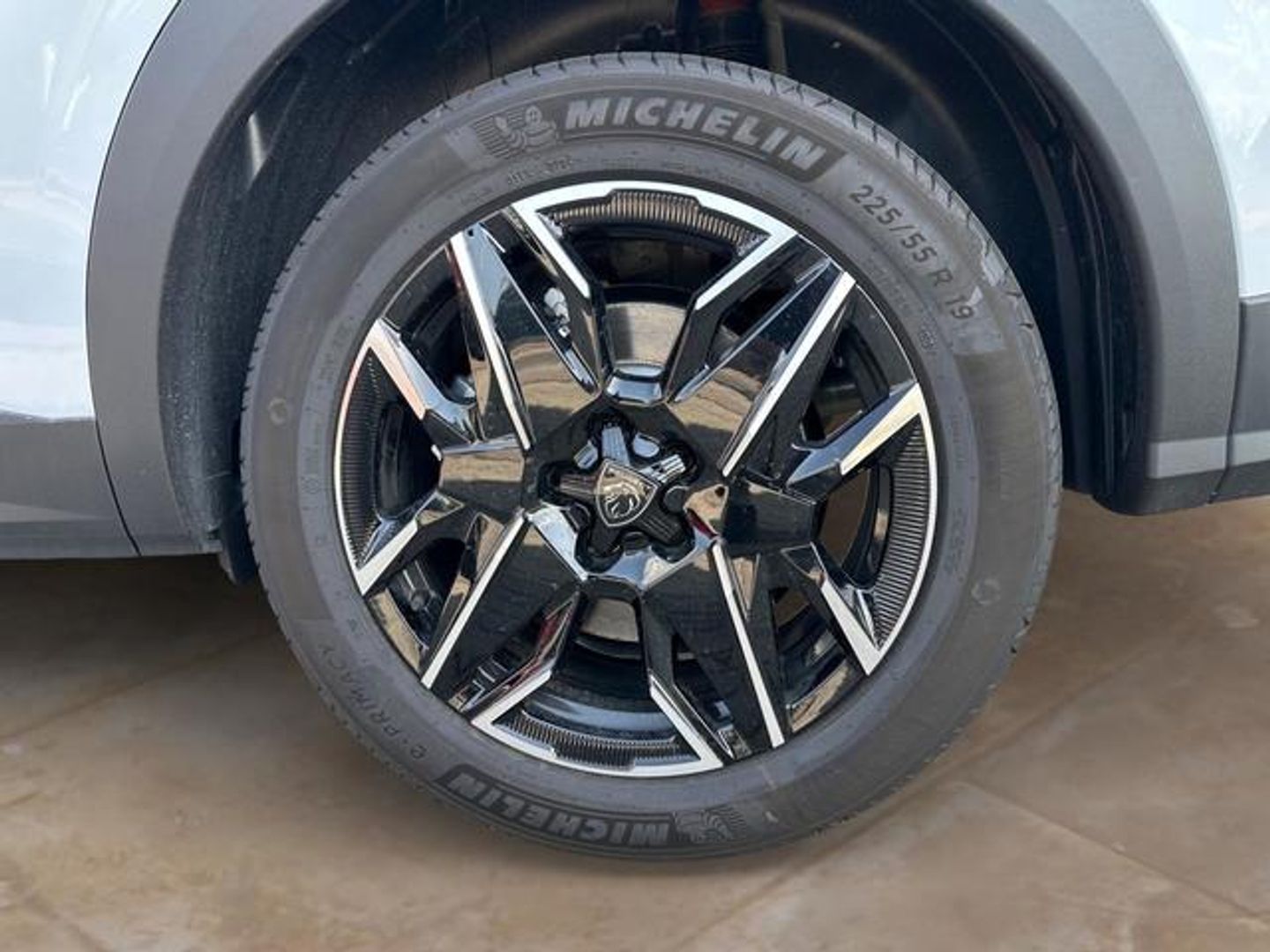 Peugeot 5008 Hybrid 1.2 Allure eDCS6 107 kW (145 CV)