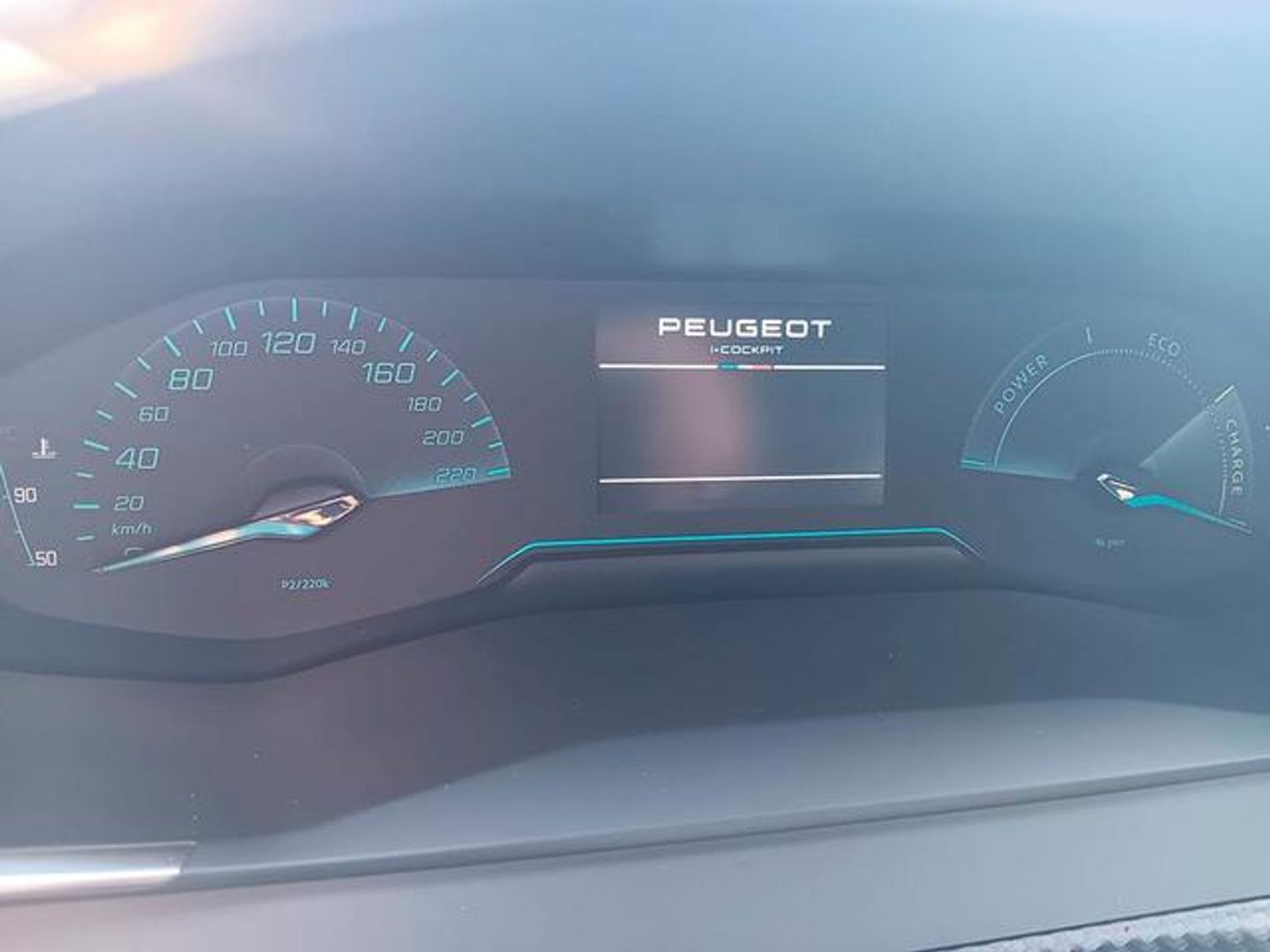 Peugeot 2008 Style Hybrid 145 eDCS6 107 kW (145 CV)