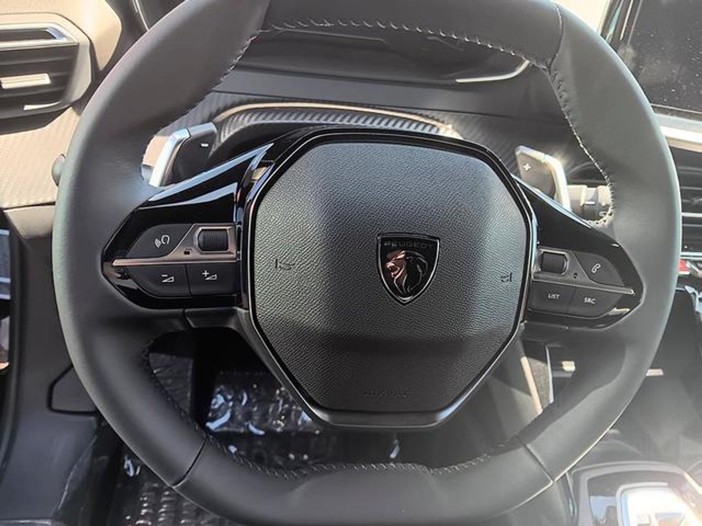 Peugeot 2008 Style Hybrid 145 eDCS6 107 kW (145 CV)