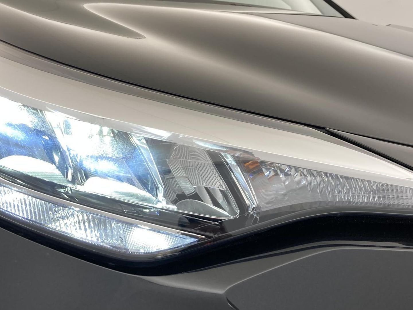 Toyota C-HR 1.8 125H Active 90 kW (122 CV)