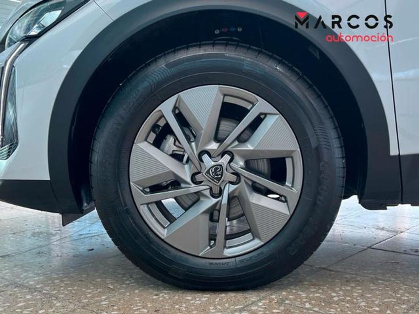 Peugeot 408 Puretech 130 Allure EAT8 96 kW (130 CV)