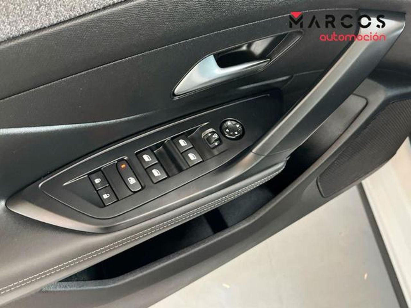 Peugeot 408 Puretech 130 Allure EAT8 96 kW (130 CV)