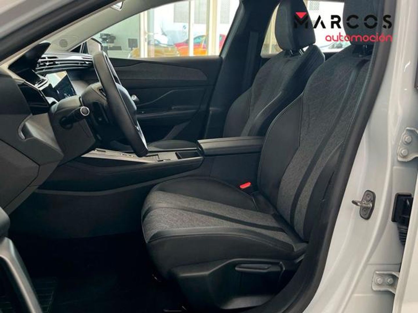 Peugeot 408 Puretech 130 Allure EAT8 96 kW (130 CV)