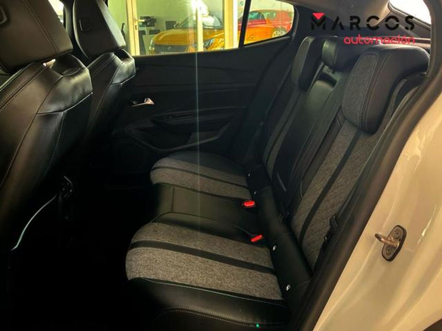 Peugeot 408 Puretech 130 Allure EAT8 96 kW (130 CV)
