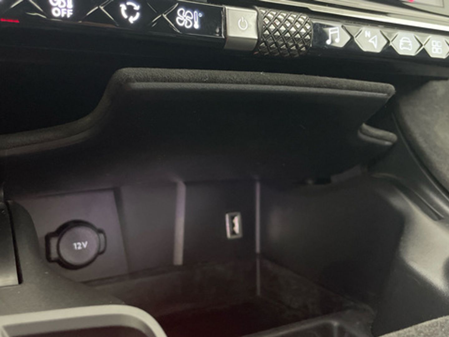 DS DS7 Crossback BlueHDi 130 DE Performance Line AT 96 kW (130 CV)