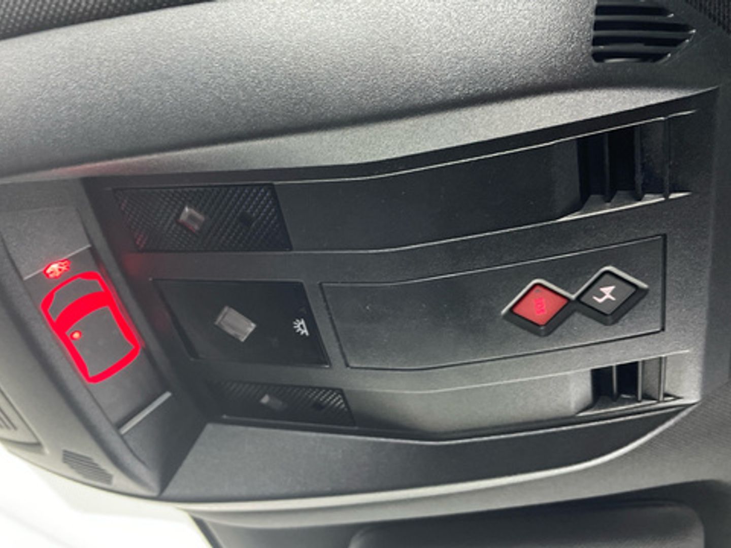 DS DS7 Crossback BlueHDi 130 DE Performance Line AT 96 kW (130 CV)