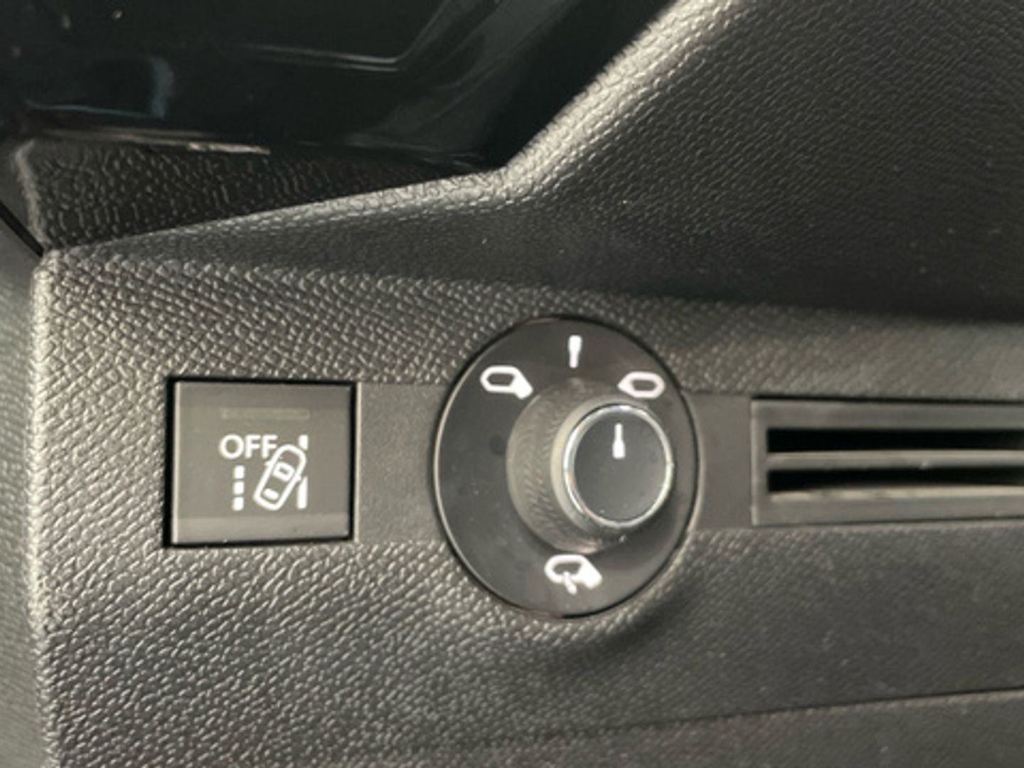 DS DS7 Crossback BlueHDi 130 DE Performance Line AT 96 kW (130 CV)