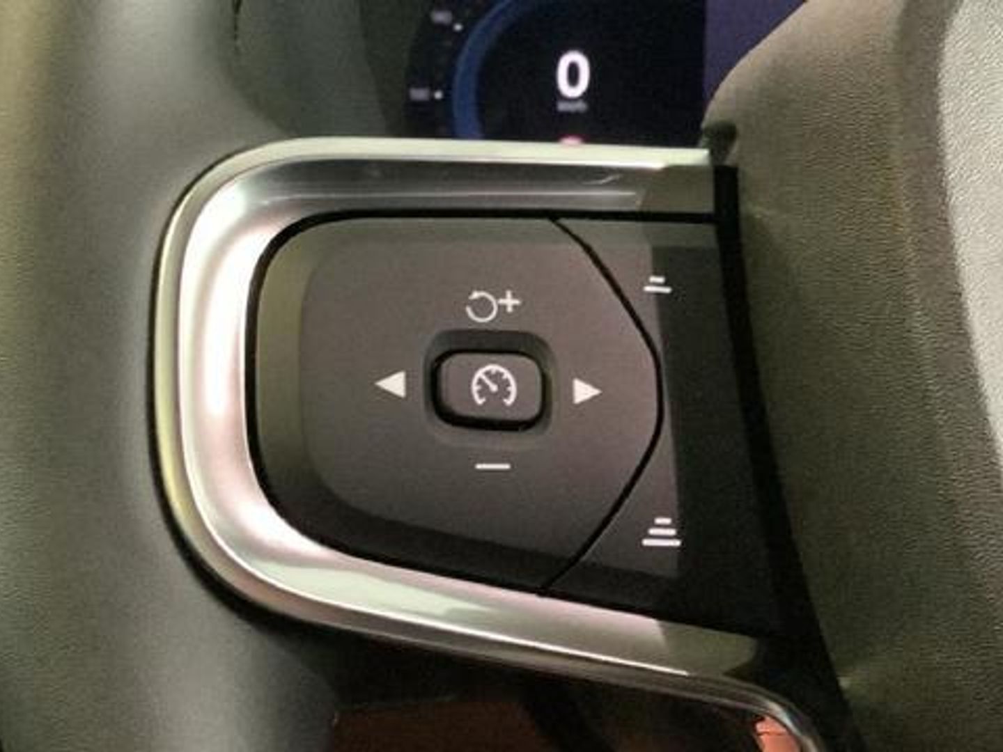 Volvo XC40 B3 G Plus Dark Auto 120 kW (163 CV)