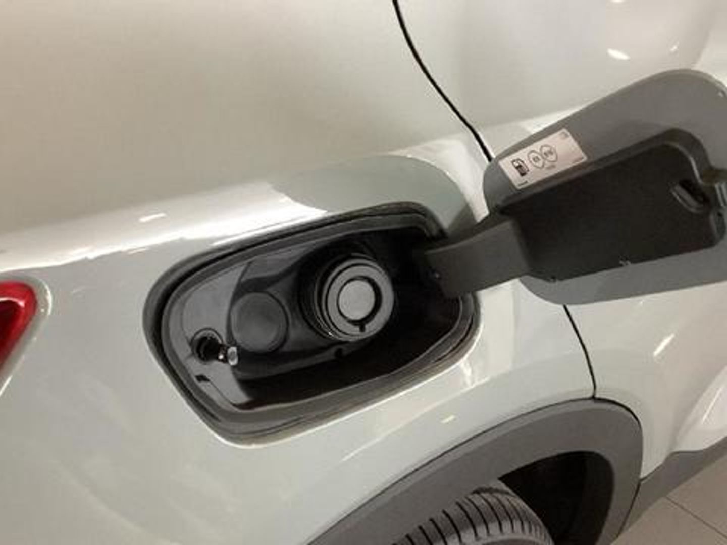 Volvo XC40 B3 G Plus Dark Auto 120 kW (163 CV)