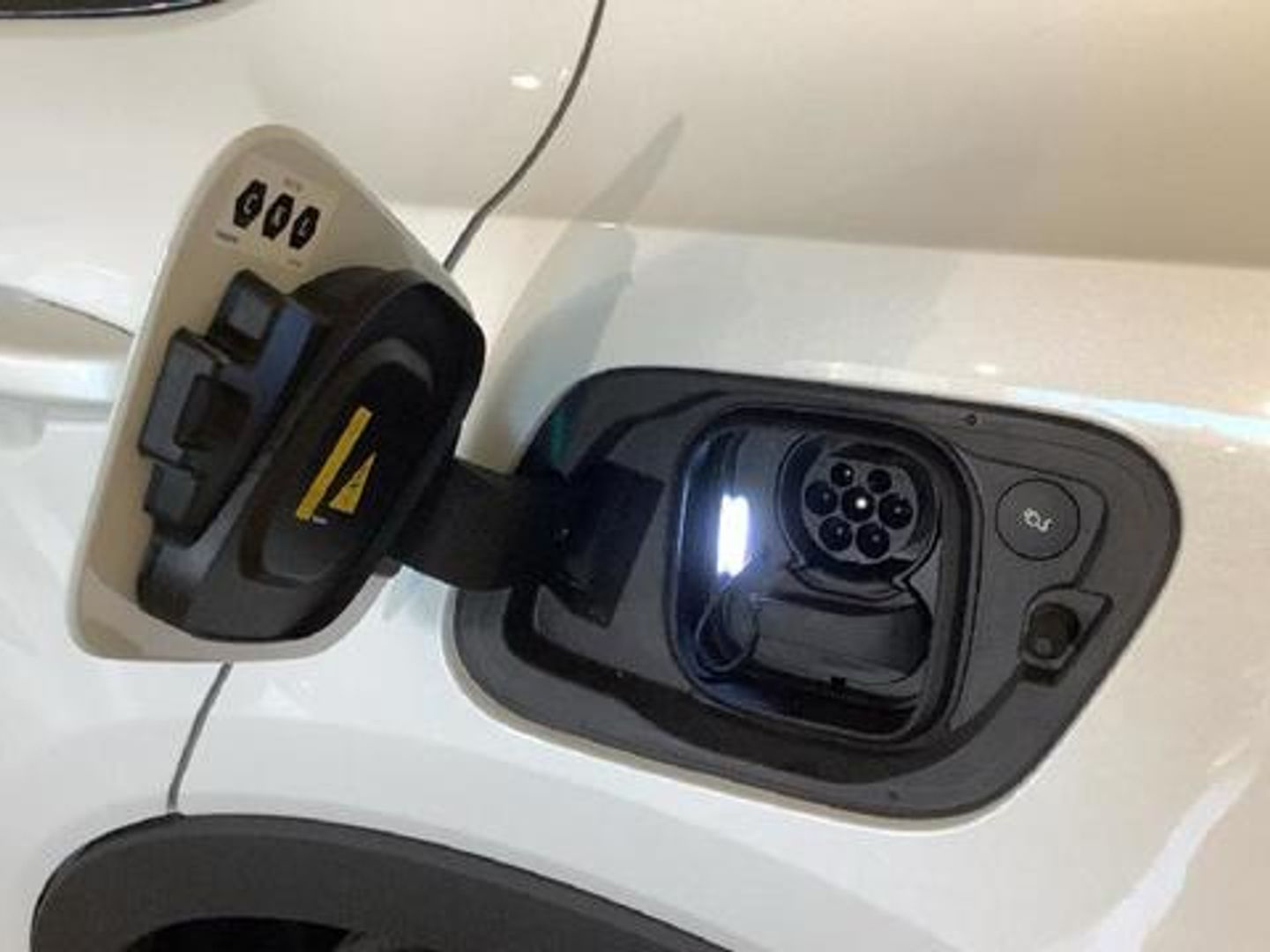 Volvo C40 Eléctrico Single Extended Recharge Core Auto 185 kW (252 CV)