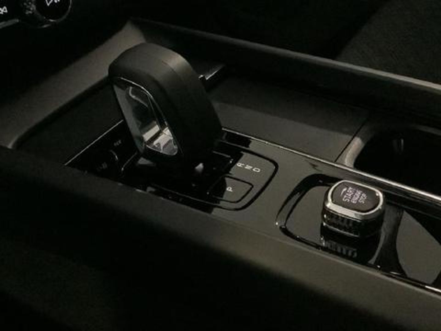 Volvo XC60 B4 D Core Auto 145 kW (197 CV)