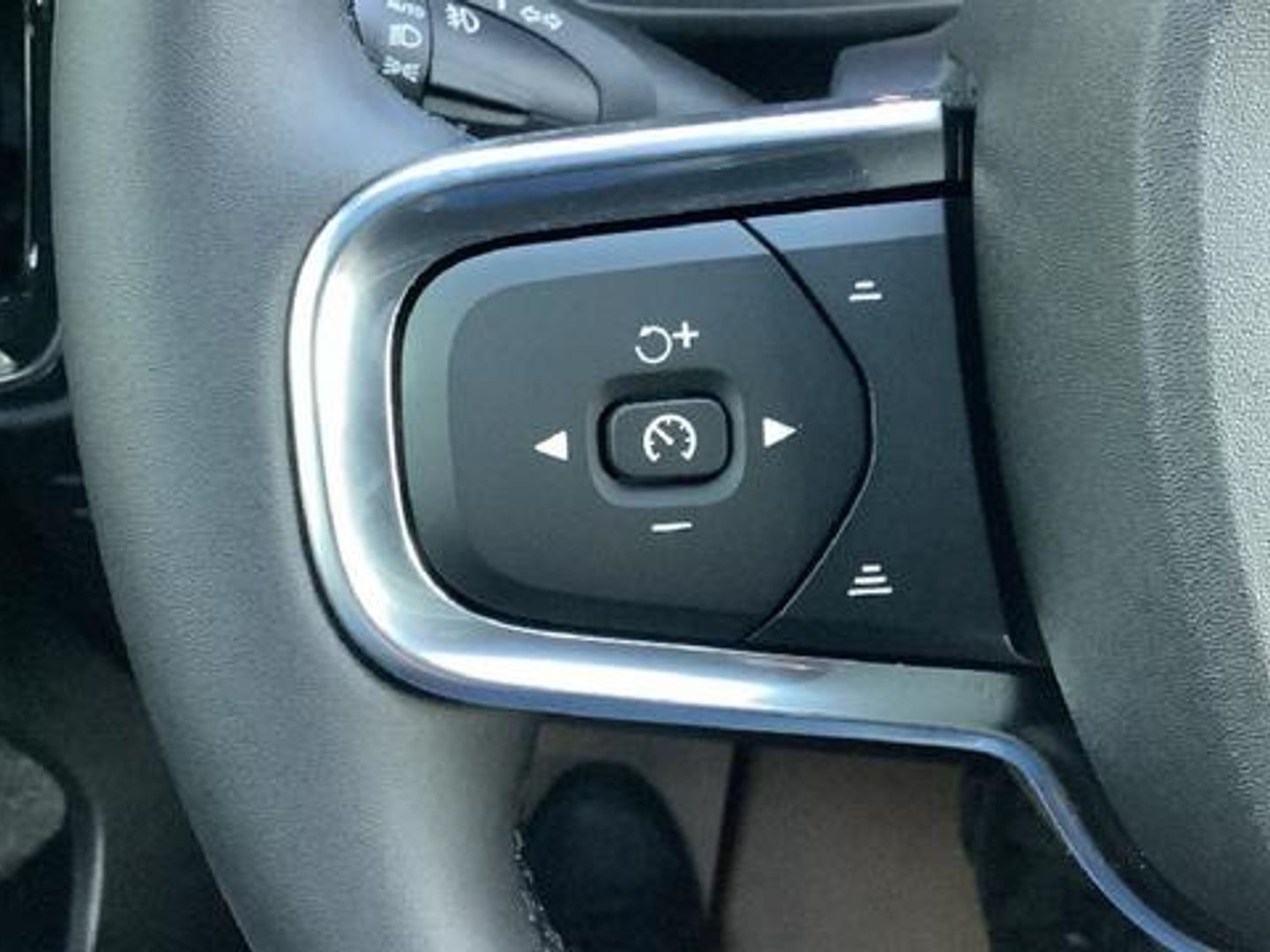 Volvo XC40 B3 G Core Auto 120 kW (163 CV)
