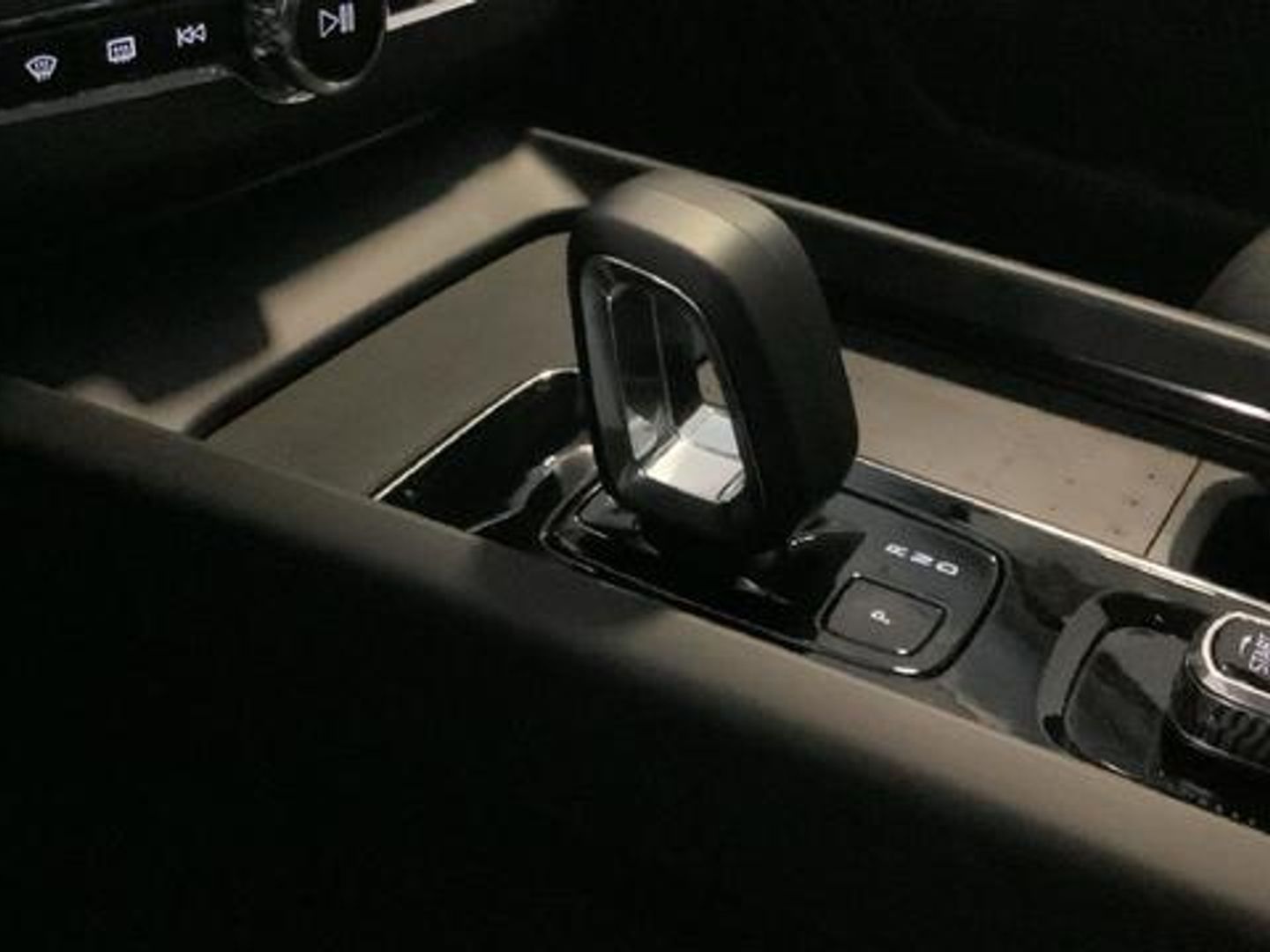 Volvo XC60 B4 D Core Auto 145 kW (197 CV)