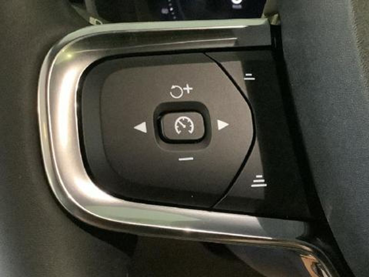 Volvo XC40 B3 G Black Edition+ Auto 120 kW (163 CV)