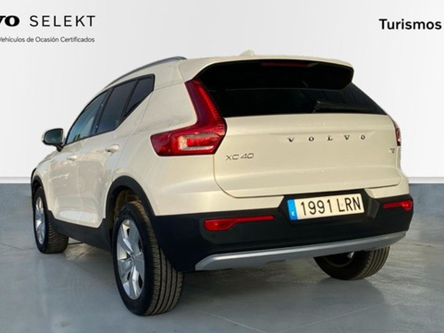 Volvo XC40 T2 Momentum Pro Auto 95 kW (129 CV)