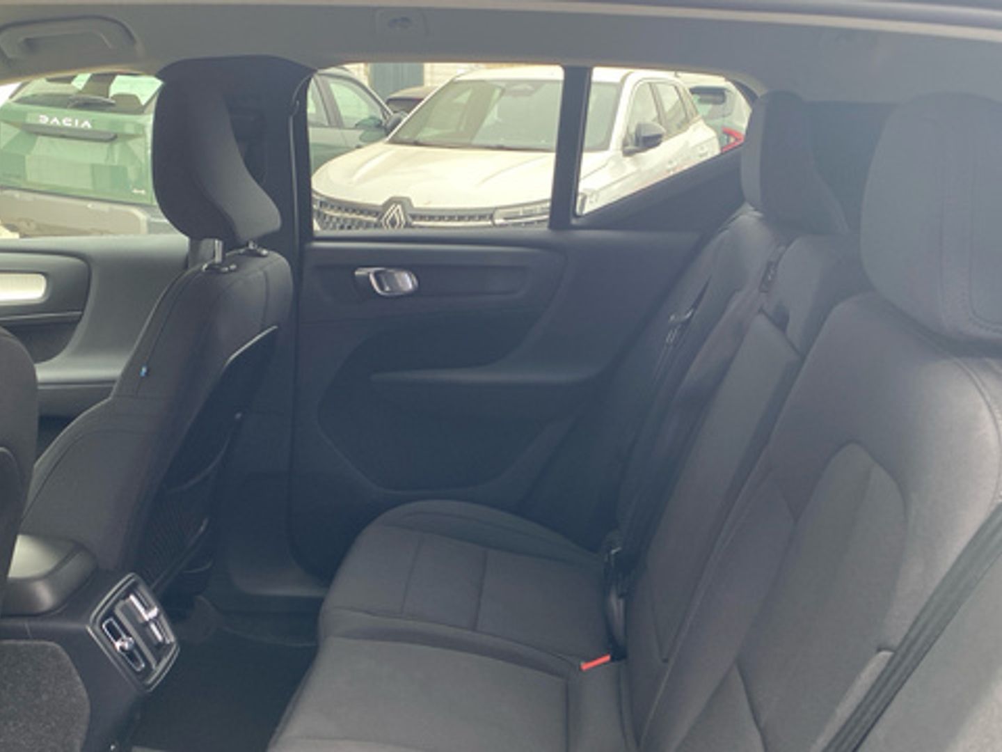 Volvo XC40 T2 Momentum Pro Auto 95 kW (129 CV)