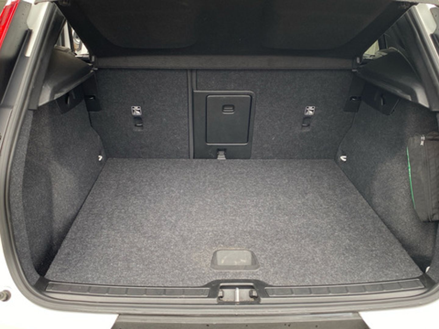Volvo XC40 T2 Momentum Pro Auto 95 kW (129 CV)