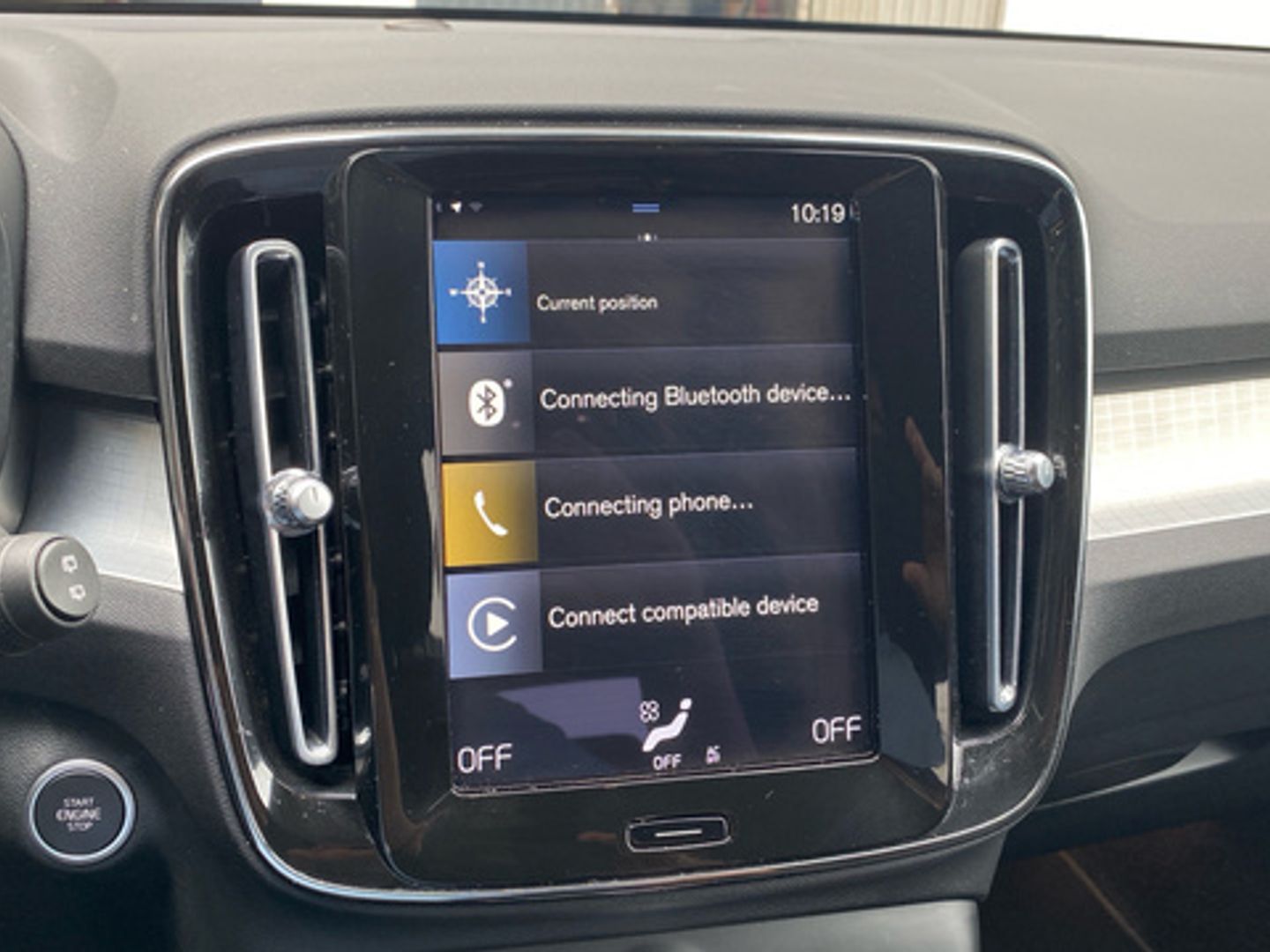 Volvo XC40 T2 Momentum Pro Auto 95 kW (129 CV)