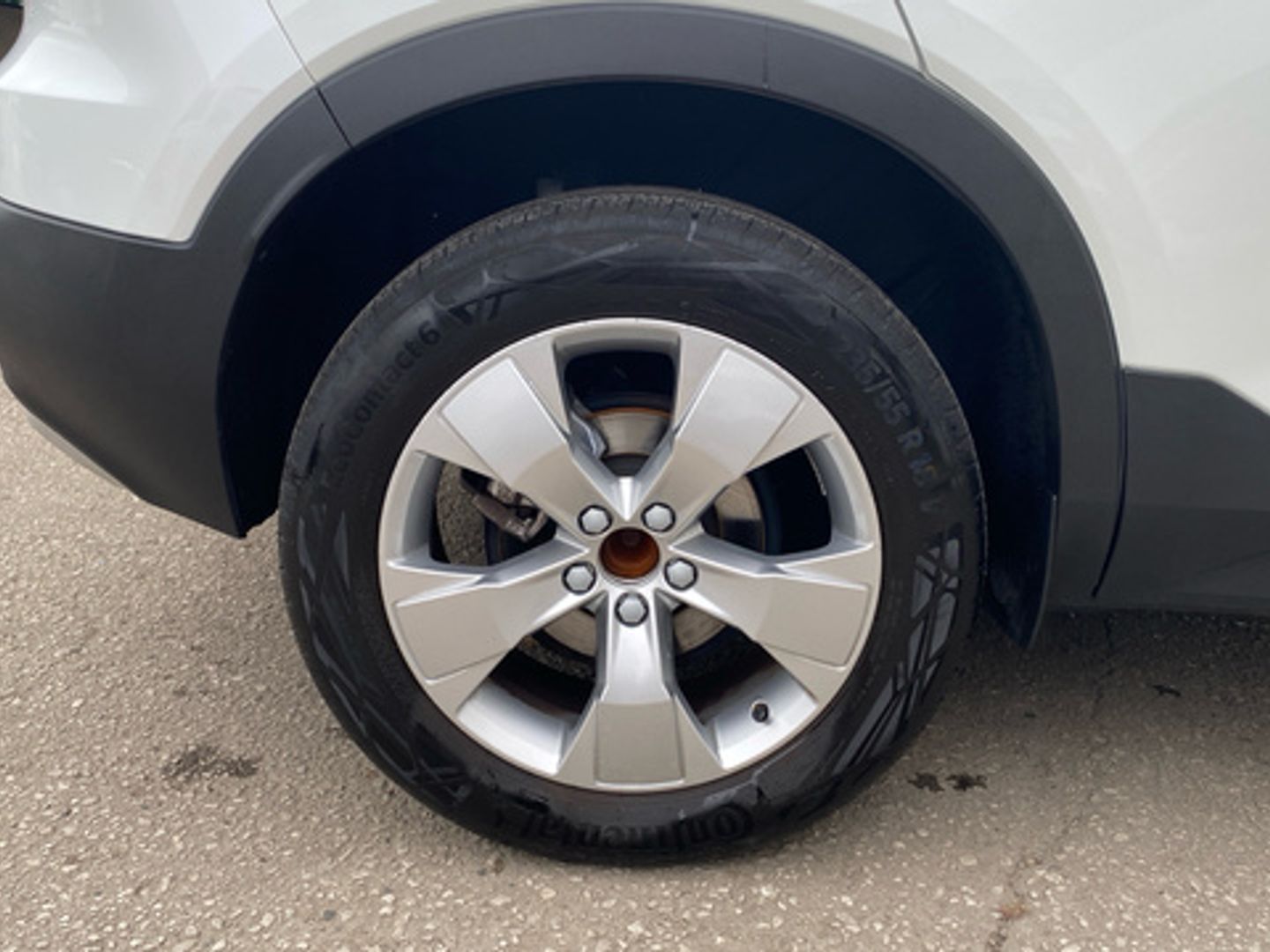 Volvo XC40 T2 Momentum Pro Auto 95 kW (129 CV)