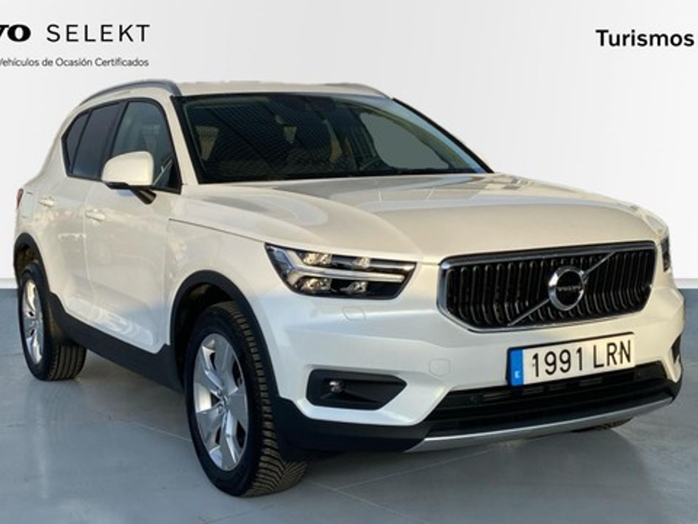 Volvo XC40 T2 Momentum Pro Auto 95 kW (129 CV)