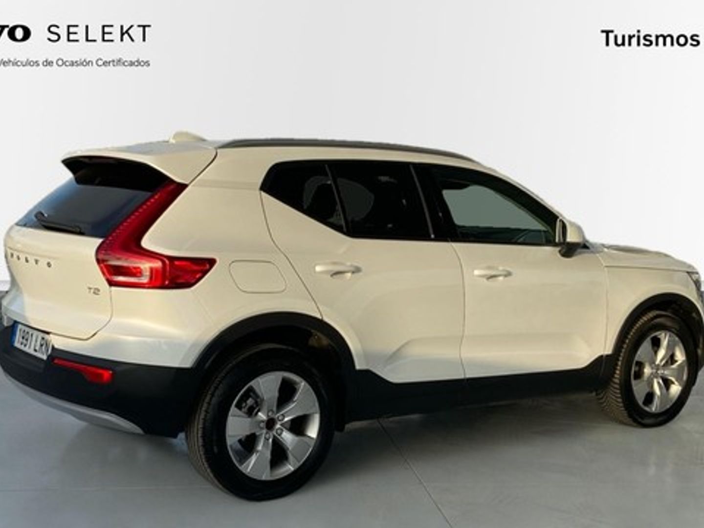 Volvo XC40 T2 Momentum Pro Auto 95 kW (129 CV)
