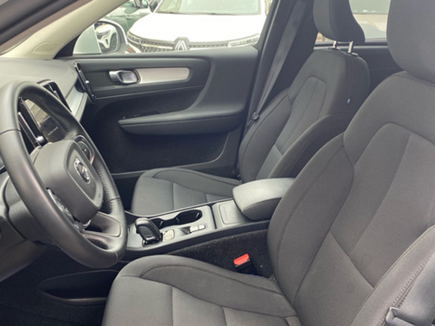 Volvo XC40 T2 Momentum Pro Auto 95 kW (129 CV)
